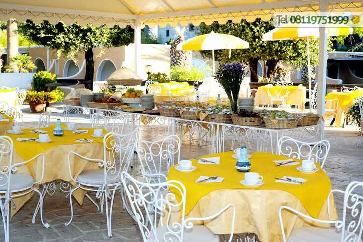 La prima colazione in giardino. 